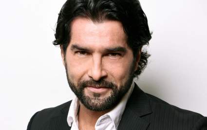 Arturo Carmona se conmueve hasta las lágrimas al recordar su duro divorcio