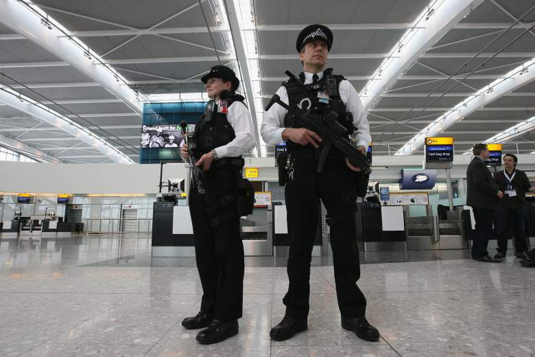 Detienen a un hombre en el aeropuerto de Londres por transportar un paquete con Uranio