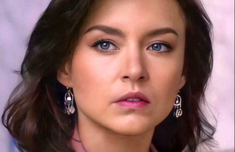 ¿Cuántos años tiene Angelique Boyer?