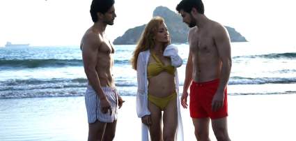 Danilo Carrera se “pelea” por Angelique Boyer