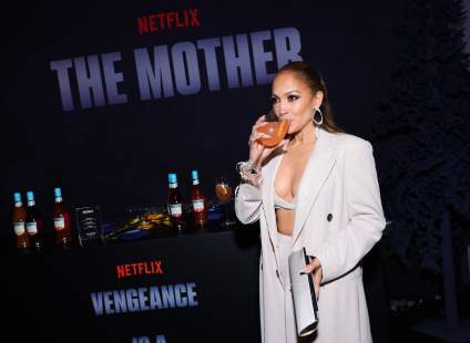 Jennifer López ahora anda bebiendo alcohol: ¿Qué hay detrás de todo?