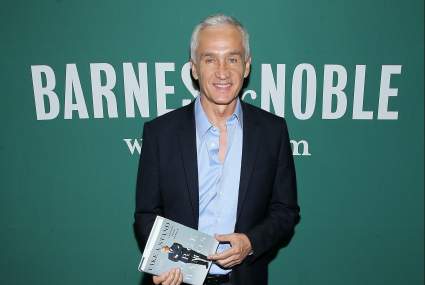 Jorge Ramos intenta bailar merengue a sus 65 años y no le sale: [VIDEO]