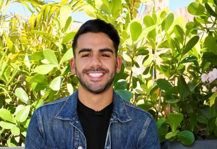 Carlos Adyan es criticado por presentar a su novio