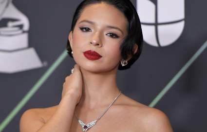 Mamá de Christian Nodal NO felicitó a Ángela Aguilar! ¿Verdad o Mentira?