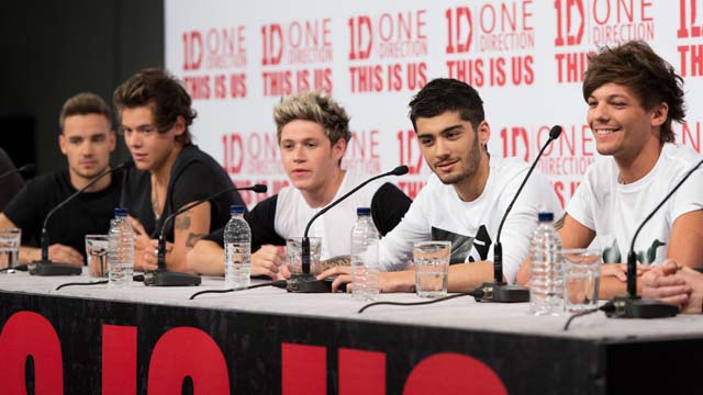 Zayn Malik Press Conference Mum, One Direction Press Conference, One Direction This Is Us, 1D, 1D Movie, 3D One Direction, 3-D One Direction Movie, One Direction Movie, One Direction Press Conference, One Direction Press Conference Video