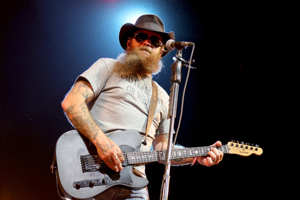Cody Jinks playing guitar