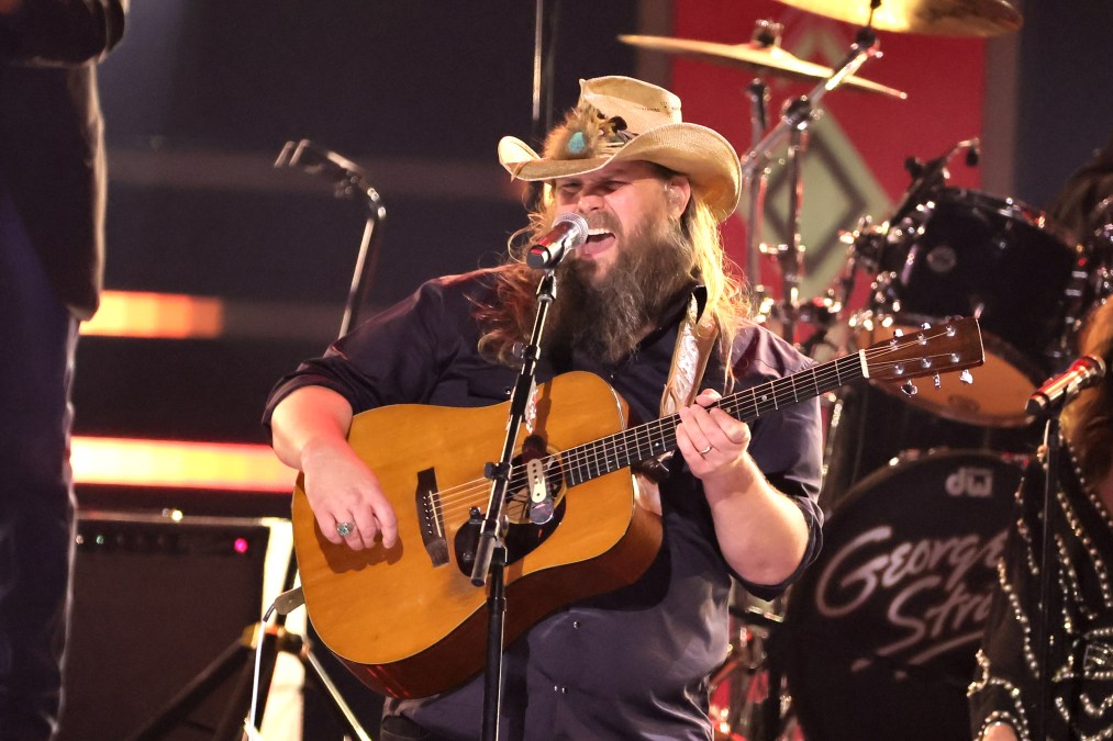Chris Stapleton singing and playing guitar
