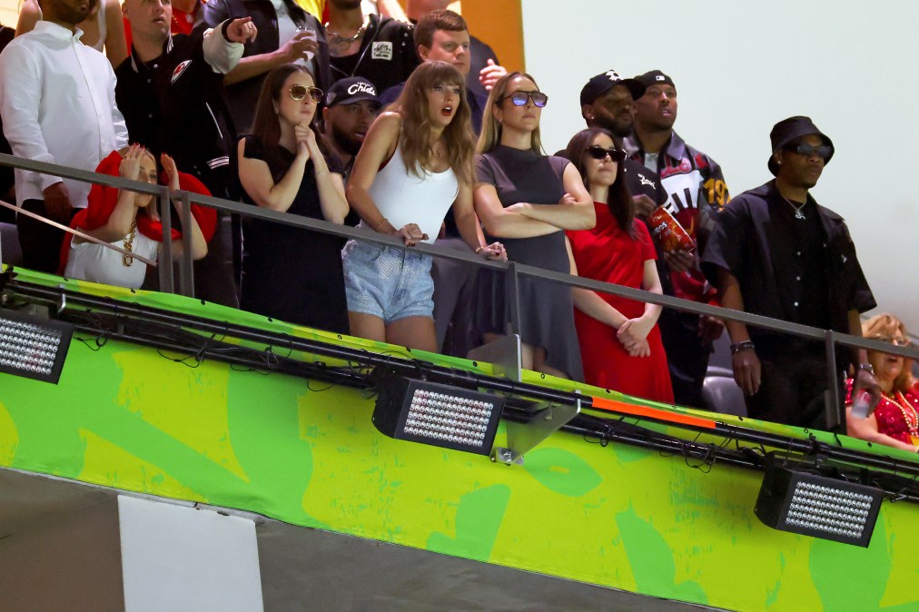 taylor swift super bowl outfit