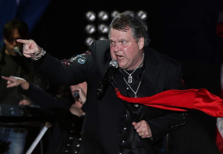 DEFIANCE, OH - OCTOBER 25: Musician Meat Loaf performs during a campaign rally for Republican presidential candidate, former Massachusetts Gov. Mitt Romney at Defiance High School on October 25, 2012 in Defiance, Ohio. Mitt Romney is campaigning in Ohio with less than two weeks to go before the election. (Photo by Justin Sullivan/Getty Images)