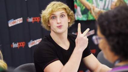 Youtuber Logan Paul Films Dead Body en el Bosque Suicidio de Japón