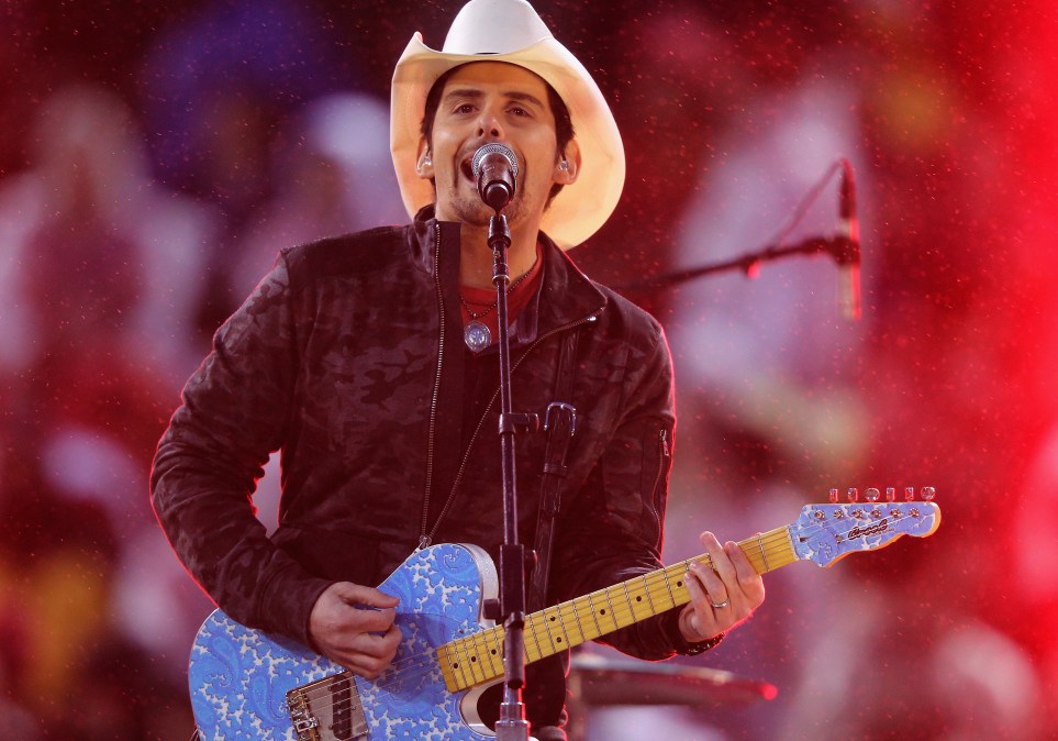 Brad Paisley playing guitar