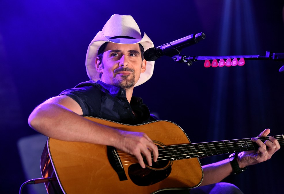 Brad Paisley playing guitar