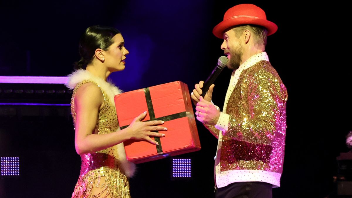 Hayley Erbert and Derek Hough