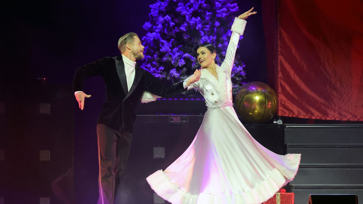 Derek Hough and Hayley Erbert 