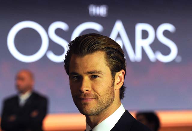 oscars 2014, academy awards 2014, oscar presenters, red carpet oscars, chris hemsworth, chris hemsworth wife
