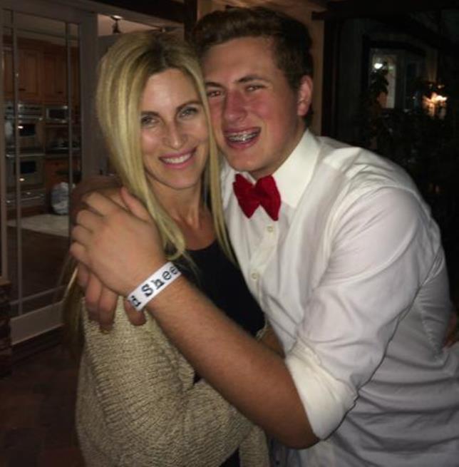 Mary Jo Eustace, Dean McDermott Wife Mary Jo Eustace, Dean McDermott's Ex Wife Mary Jo Eustace, Dean McDermott Ex Mary Jo Eustace, Mary Jo Eustace Daughter, Mary Jo Eustace Net Worth, Dean McDermott