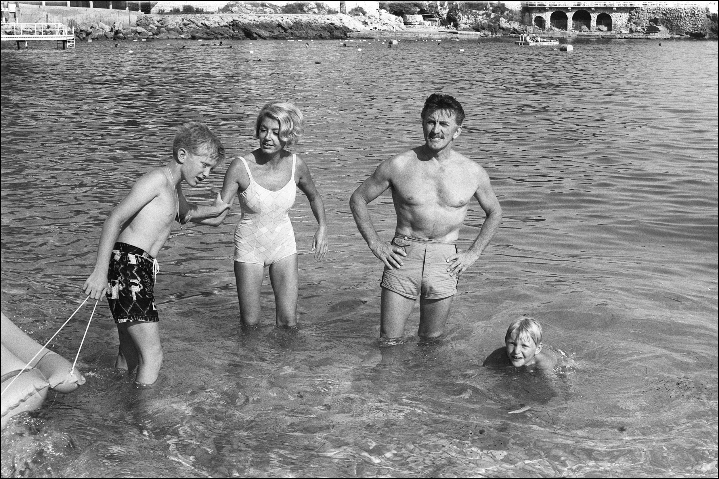 Kirk Douglas With Wife and Two Sons Eric and Peter, Eric Douglas, Kirk Douglas Dead Son