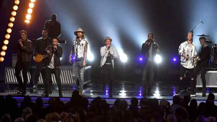 Famoso cantante Pruebas de usuario de voz positivas para Coronavirus