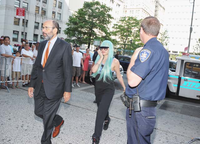 Amanda Bynes, Blue Wig, Hair, Court Room, Hearing, Court, Arrest, Police, Manhattan, NY, Criminal Court, Trial, Marijuana, Bong