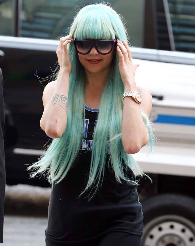 Amanda Bynes, Blue Wig, Hair, Court Room, Hearing, Court, Arrest, Police, Manhattan, NY, Criminal Court, Trial, Marijuana, Bong