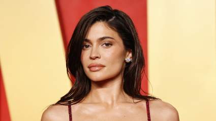 Kylie Jenner triunfa en Acción de Gracias con un revelador vestido negro: FOTO