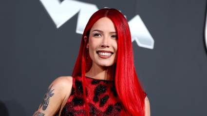 Halsey posa orgullosa en un bikini que genera revuelo: FOTOS
