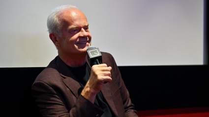 El coprotagonista de Kelsey Grammer se burla juguetonamente del actor por dar la bienvenida a su octavo hijo