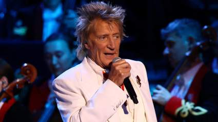 Los fans ven a los hijos de Rod Stewart, Alastair y Aiden, en una nueva foto detrás de escena.