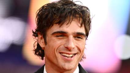 Jacob Elordi, estrella de 'Frankenstein', llama a Cailee Spaeny su 'hermosa amiga', lo que desata rumores de romance.