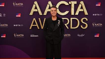 La hija de Robbie Williams, a quien rara vez se ve, hace su debut como actriz