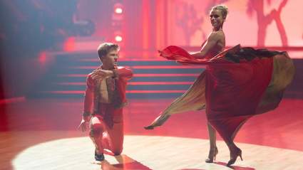 Cómo votar por Robert Irwin y Witney Carson en DWTS esta noche 11/11/25