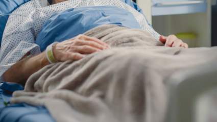 Spoilers de 'Bold & the Beautiful' (del 1 al 5 de diciembre): ¿Eric sufrirá otra crisis de salud?