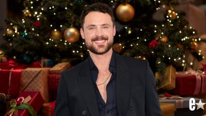 Dylan Efron se transforma en Papá Noel y les da a sus fans un vistazo de sus abdominales