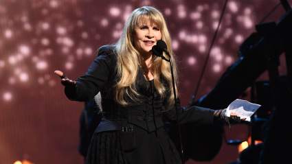 Los fans muestran su apoyo a Stevie Nicks tras olvidar la letra de "Landslide".