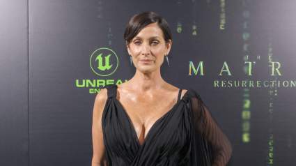 La estrella de 'Matrix' Carrie-Ann Moss, de 58 años, publica una hermosa selfie sin maquillaje: ¡mírala ahora!