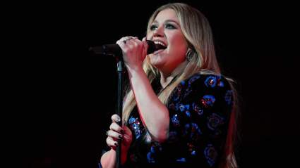 Cómo ver a Kelly Clarkson en 'NFL Christmas Gameday' de Netflix