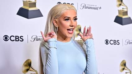 Christina Aguilera está 'aterrorizada' en un video detrás de cámaras