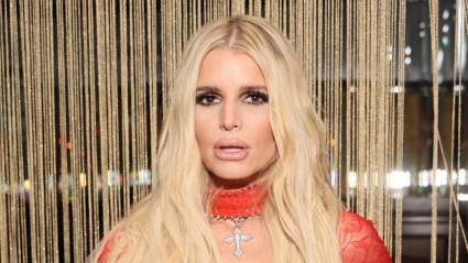 VER: Jessica Simpson revela su transformación capilar a 'Morena chocolate caliente'