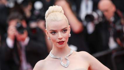 Anya Taylor-Joy luce escultural con un vestido transparente: FOTOS