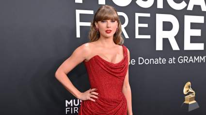 VER: Taylor Swift le da a su equipo bonificaciones que provocan lágrimas: "Me voy a desmayar"