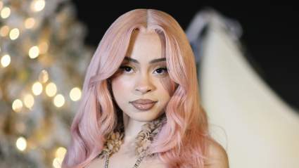 Ice Spice luce con seguridad un revelador vestido transparente en un evento de 'Bob Esponja': FOTOS