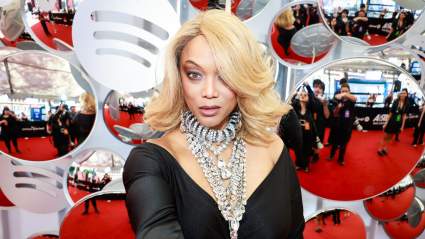 ESCUCHA: Tyra Banks lanza nueva canción 'Santa SMiZE, Santa SMiZE'