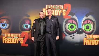 Matthew Lillard y Skeet Ulrich se muestran apasionados y juguetones en un nuevo video
