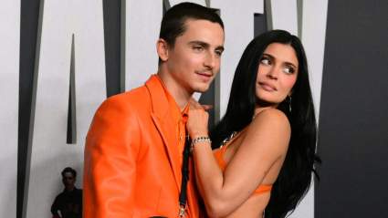 Las mejores fotos de famosos del estreno de 'Marty Supreme', incluyendo los looks a juego de Timothée Chalamet y Kylie Jenner