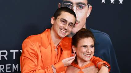 Los gemelos Timothée Chalamet tienen una cita sorpresa en el estreno de 'Marty Supreme'