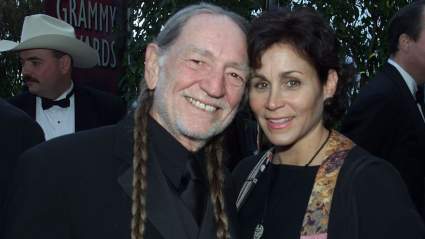 La esposa de Willie Nelson habla sobre qué lo mantiene con vida