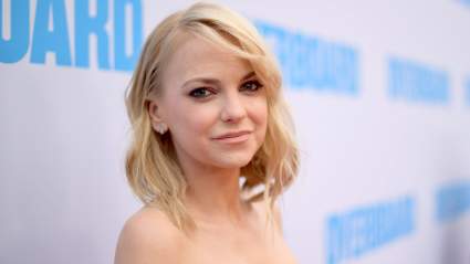 Anna Faris comparte su devastadora pérdida con la esperanza de ayudar a la familia de su querida amiga.
