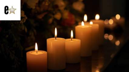 El querido cantante navideño fallece a los 74 años