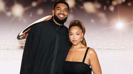 Jordyn Woods luce su anillo tras la propuesta de Karl-Anthony Towns