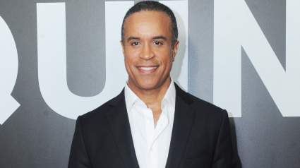 Presentador de noticias renuncia y sigue adelante después de 21 años